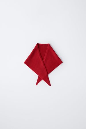 FINE KNIT TRIANGULAR SCARF