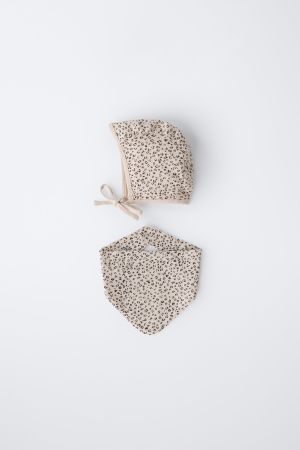 ANIMAL PRINT BONNET AND BIB PACK